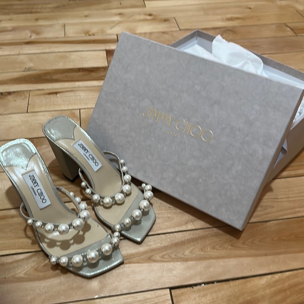 Jimmy Choo Amara size 7.5.   Champagne/White